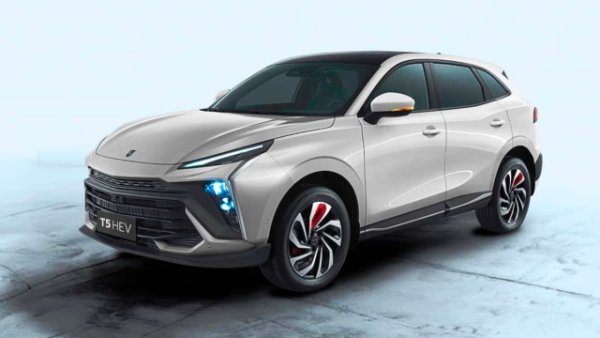 Мощна китайска атака с няколко модела, като три от тях се продават вече в Европа. Forthing принадлежи на групата Dongfeng и вече се фокусира върху средния SUV T 5. Той е дълъг 457 см и има агресивен дизайн, но преди всичко печели с предложение от гама двигатели, което варира от класическия бензин, през LPG вариант, до пълния хибрид с мощност 245 к.с. 

Всъдеходът Forthing Friday с мощност 204 к.с. е само електрически, докато моделът U-tour предлага интерпретация на 5 или 7-местен кросоувър с бензинов двигател със 177 к.с., но също и LPG.